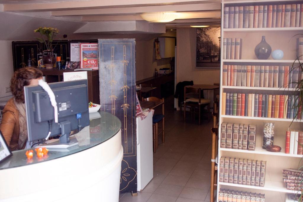 Hostel The Veteran Άμστερνταμ Εξωτερικό φωτογραφία